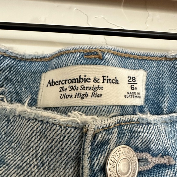 Abercrombie & Fitch 90s Relaxed Jeans - Picture 4 of 4